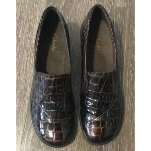 Clarks Clogs Shoes Shiny Crocodile Pattern Brown  Size 8